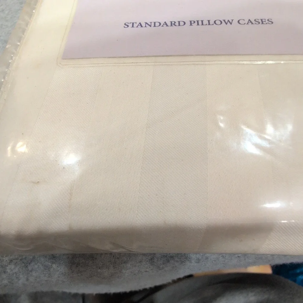 Royal Luxe Collection 320 Sateen Weave Standard Pillow Cases Ivory Cotton 2 Pack - Picture 3 of 3